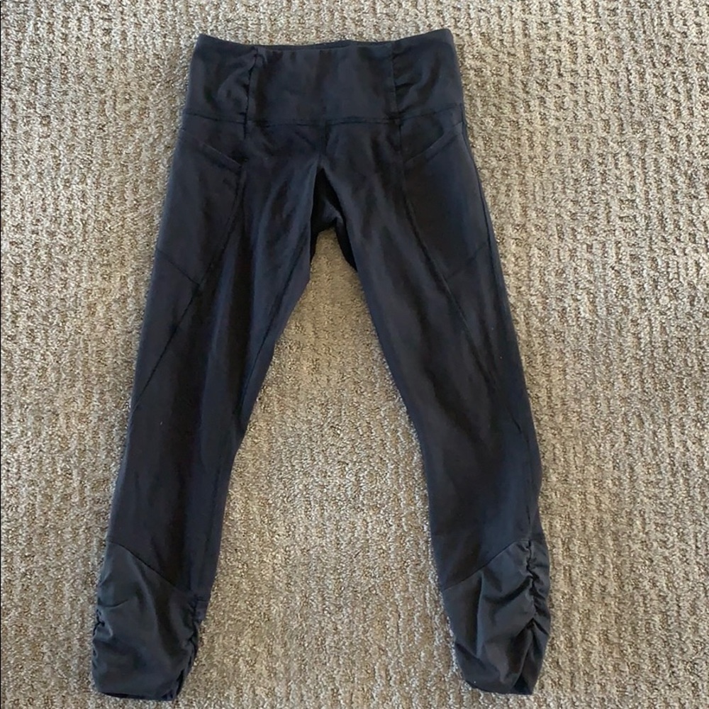 Lululemon crops size 4